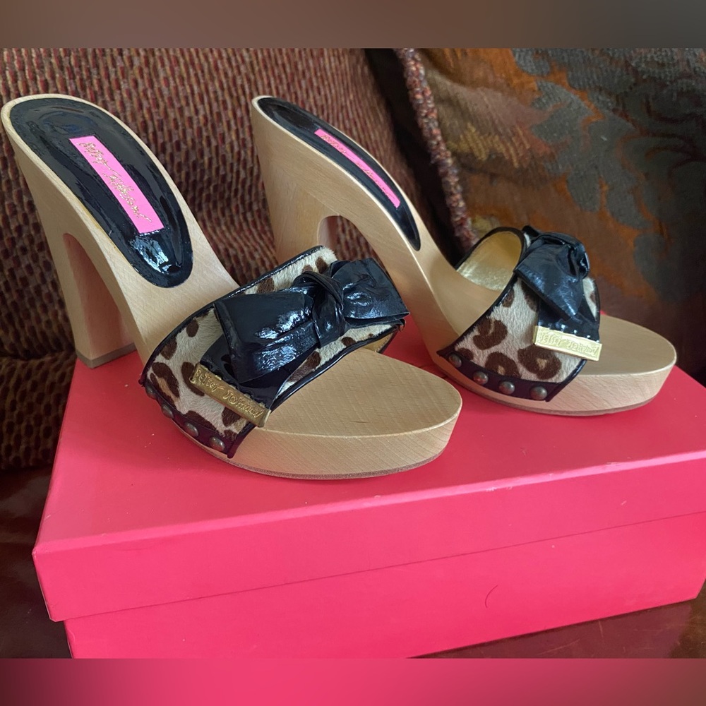 Betsey Johnson NEW Cow Hide Platform Betsey Bow Slip On High Heel Shoes